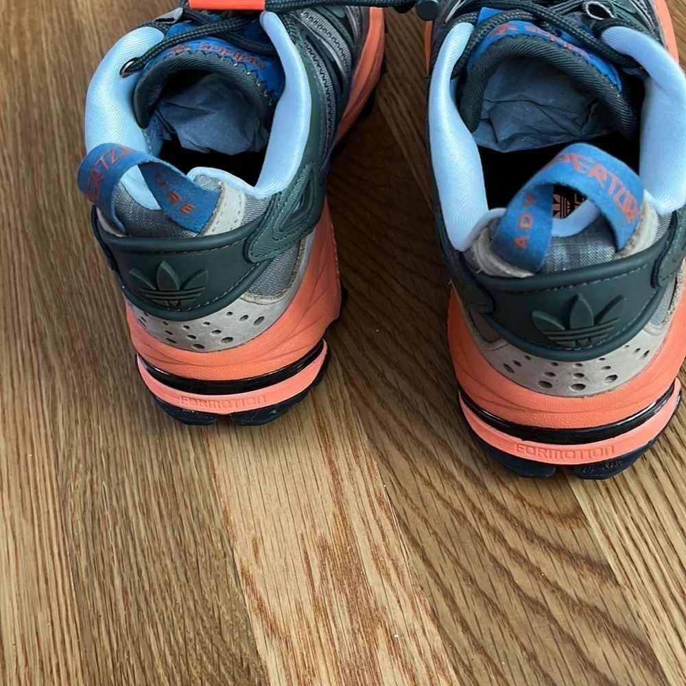 New Adidas Hyperturf Adventure size 5